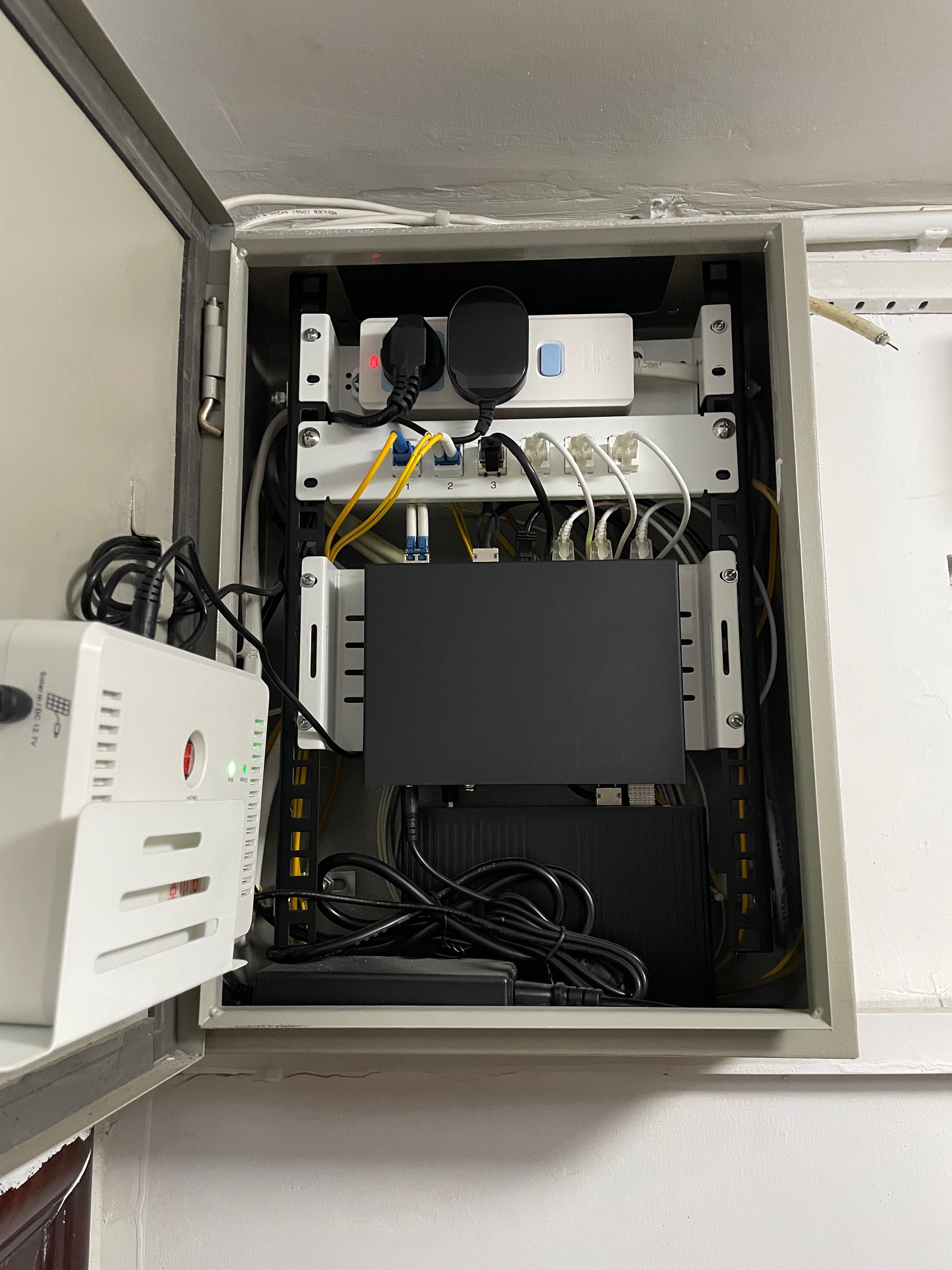 router enclosure with poe
